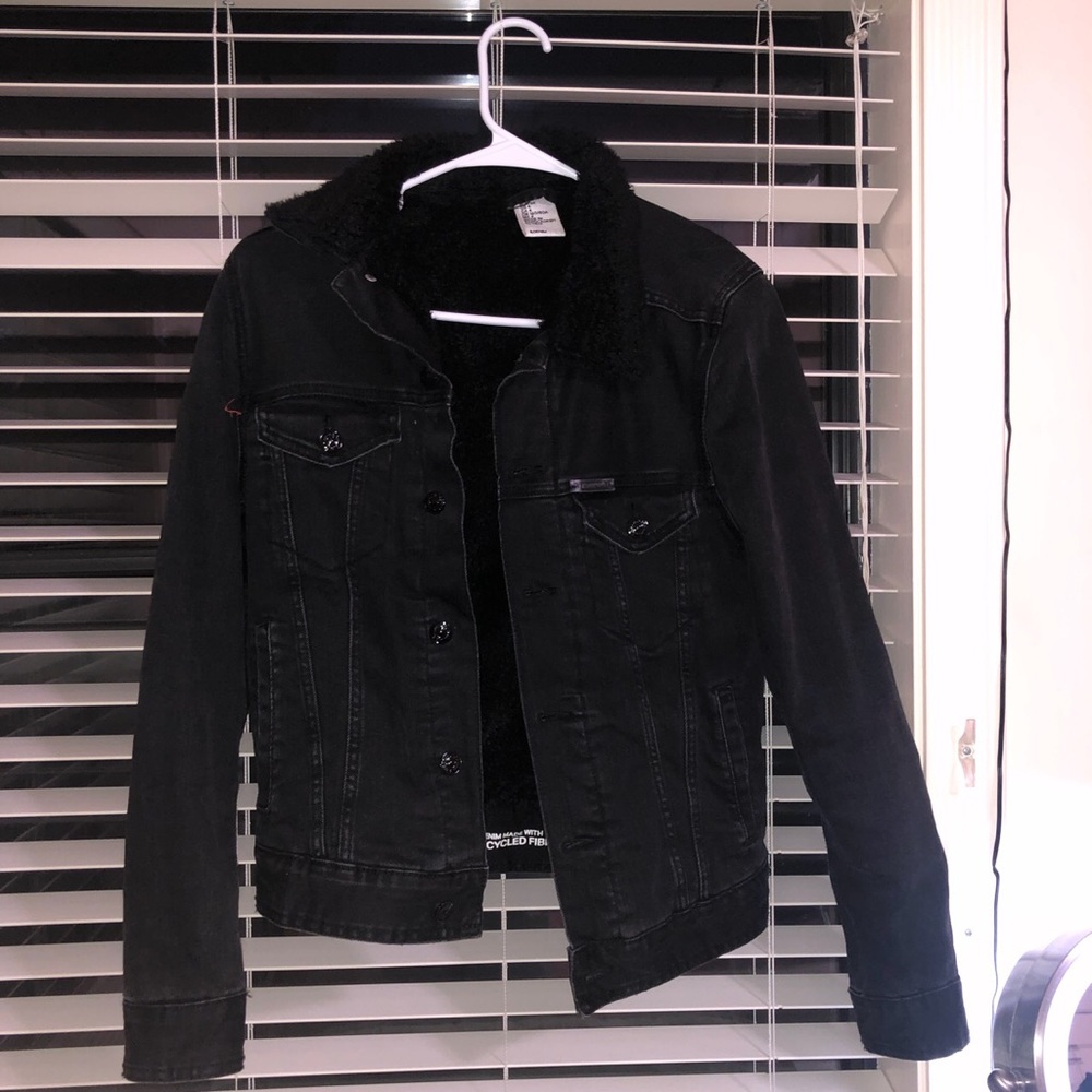 Black jean jacket size small